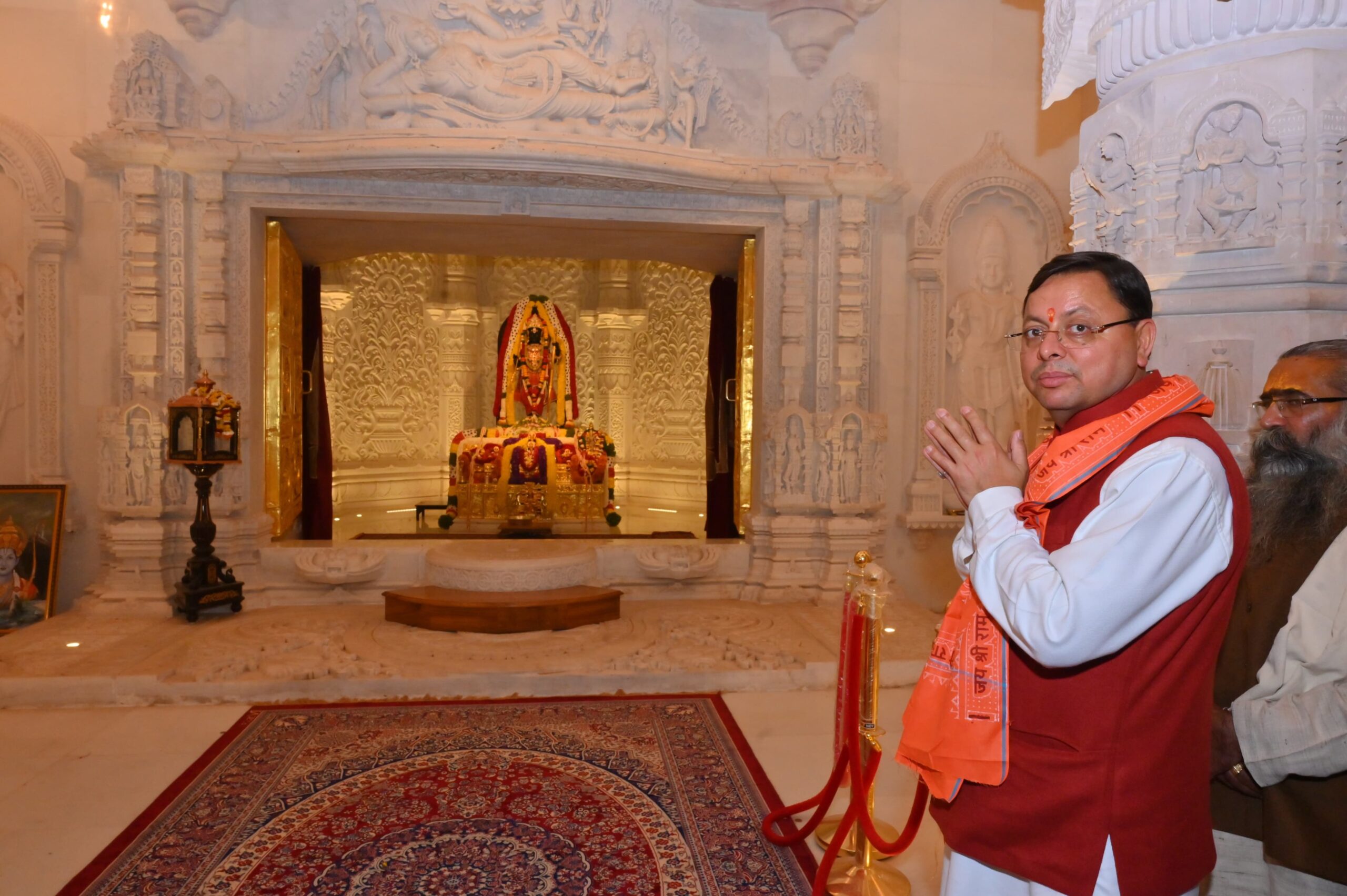 Ayodhya: उत्तराखंड के CM पुष्कर सिंह धामी ने अपने कैबिनेट टीम के साथ किए रामलला के दर्शन