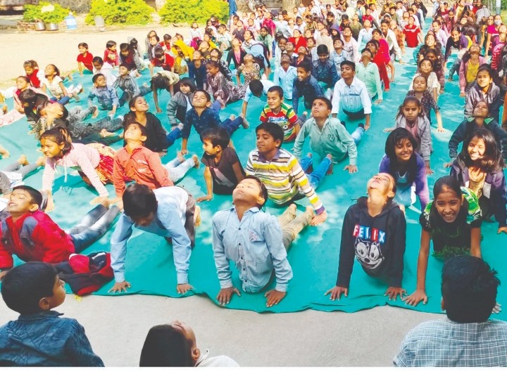 पाली में ढाई लाख स्टूडेंट ने किया सूर्य नमस्कार
