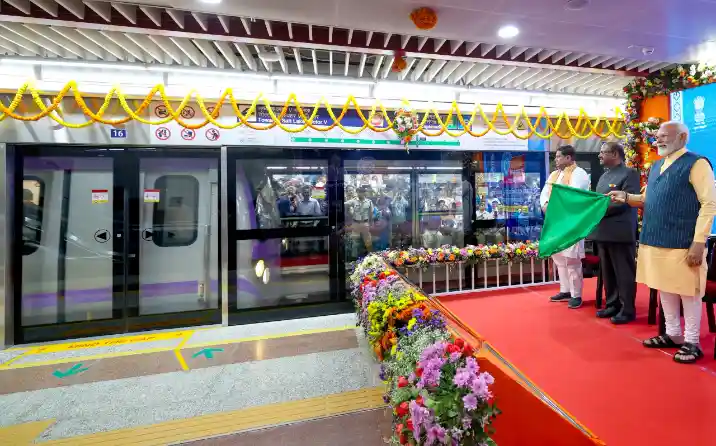 PM मोदी ने कोलकाता में देश की पहली अंडरवाटर मेट्रो का किया उद्घाटन