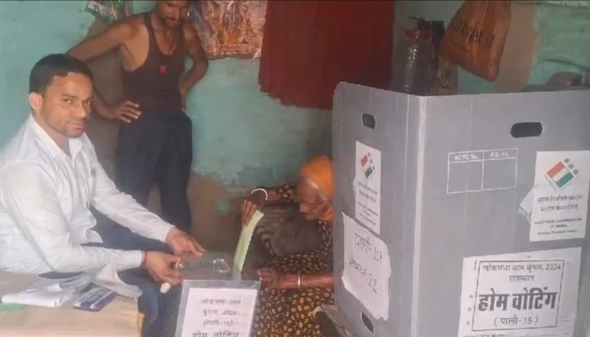 Lok Sabha Elections 2024: पाली में घर बैठे दिव्यांग, बुजुर्ग मतदाताओ को मिली होम वोटिंग की सुविधा