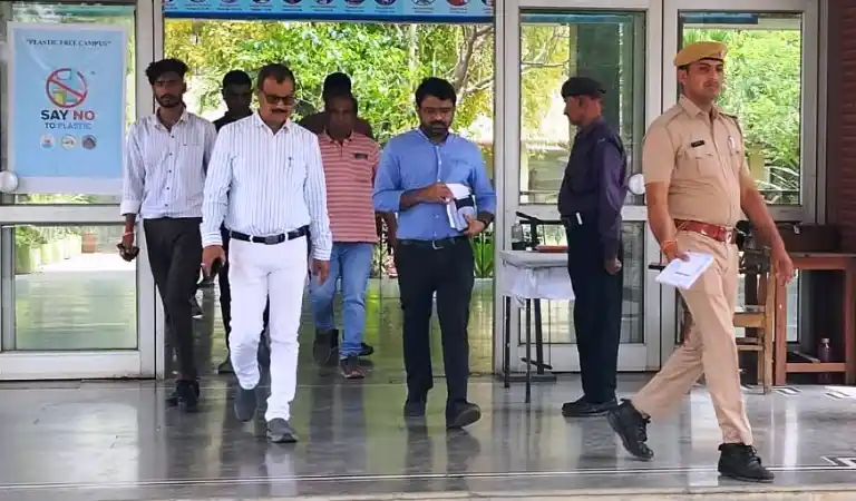 सामान्य पर्यवेक्षक पवन कुमार ने 46 मतदान केंद्रों का किया औचक निरीक्षण