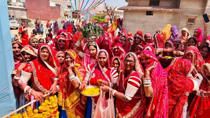डोलिया महोत्सव: राजपुरोहित समाज की महिलाओं ने निभाई परंपरा, गाए गीत