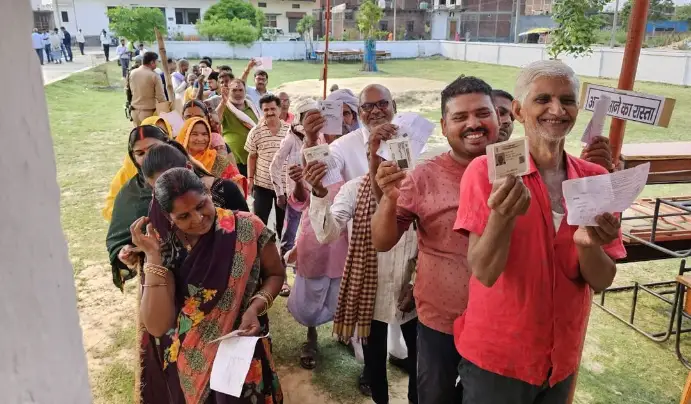 Lok Sabha Election 7th Phase Voting: 7वें चरण में 8 राज्यों की 57 सीटों पर मतदान जारी, दोपहर 1 बजे तक इतने प्रतिशत वोटिंग