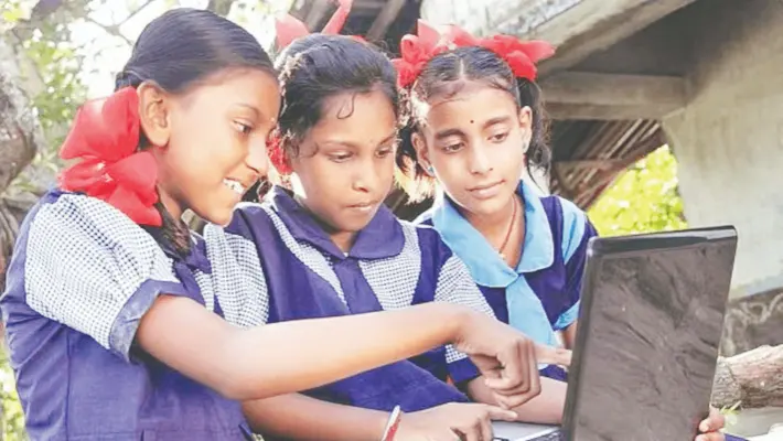 Gujarat सरकार छात्राओं को देगी 50000 रुपए