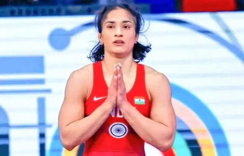 ओलिंपिक से बाहर हुई Vinesh Phogat