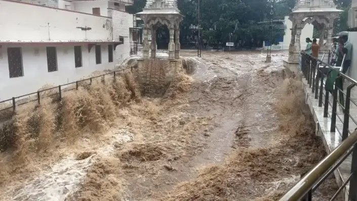 सुंधा पर्वत पर मूसलाधार बारिश से एक महिला की मौत, तीन घायल