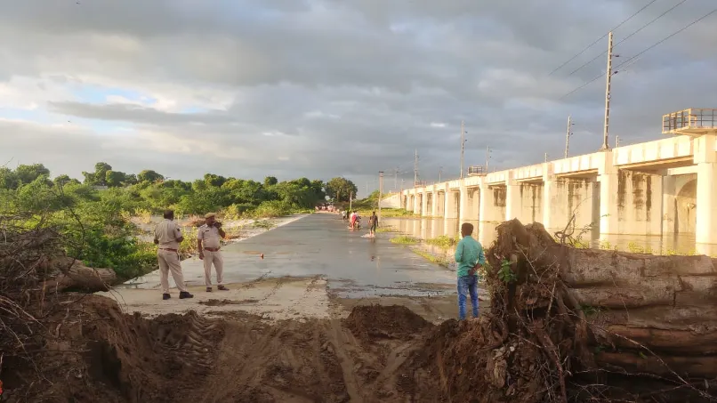 Sojat Road News: सात दिन बाद शुरू हुआ सुकड़ी नदी से वाहनों का आवागमन