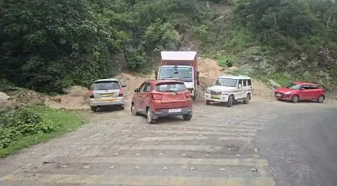 A big container overturned due to brake failure at Punjab turn