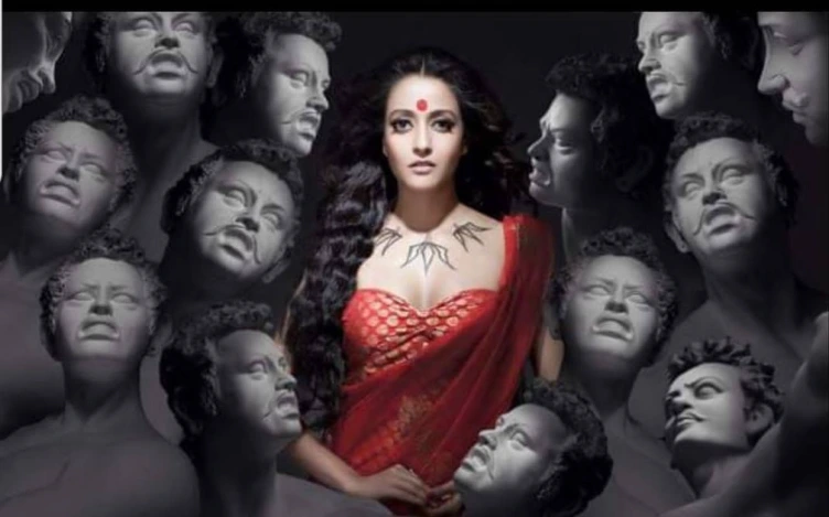 दुर्गा पूजा के दौरान Raima Sen का सामाजिक बुराइयों के खिलाफ सशक्त संदेश