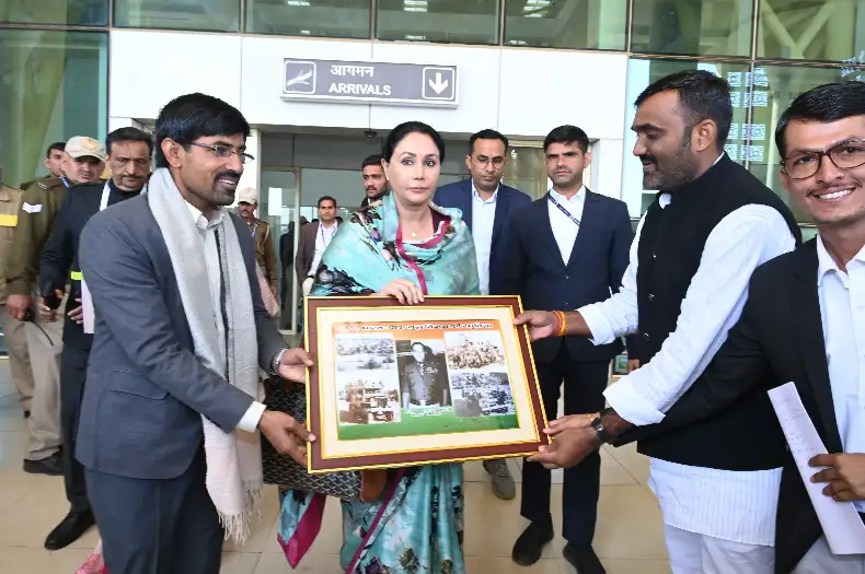 उप मुख्यमंत्री Diya Kumari पहुंची जैसलमेर, एयरपोर्ट पर हुई भव्य अगवानी