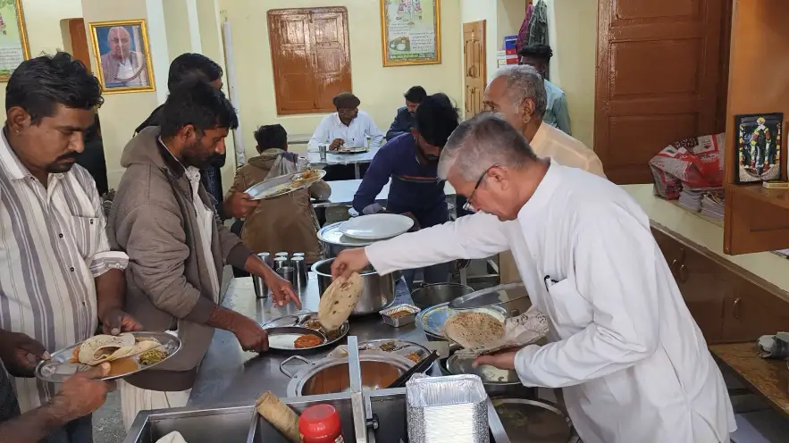 मानव धर्म ट्रस्ट की ओर से बाड़मेर में नि:शुल्क स्वास्थ्य सेवाएं और राहत कार्य