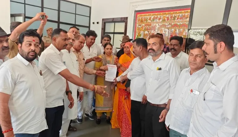 राजपूत समाज ने किया सर्व समाज के साथ मिलकर सांसद रामजीलाल सुमन का विरोध प्रदर्शन