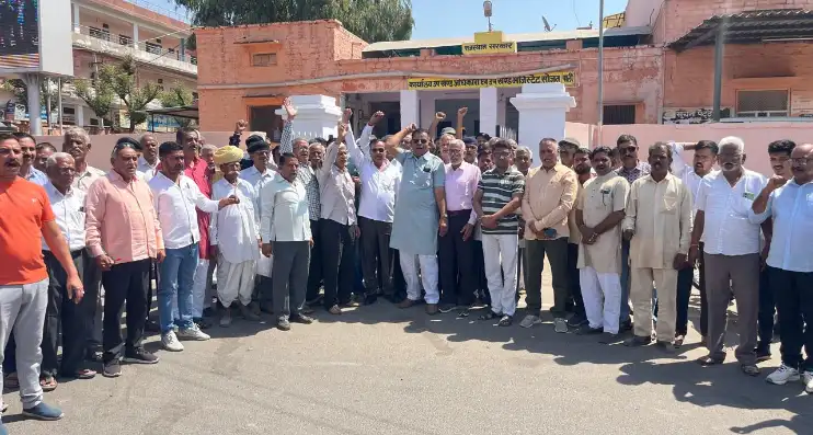 राजपूत समाज के लोगो ने उपराष्ट्रपति के नाम का ज्ञापन सोजत SDM मांसिंगाराम को सोपा