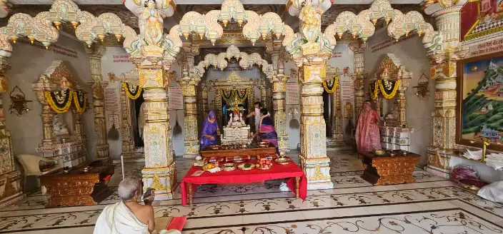 शंकेश्वर पार्श्व राज राजेंद्र धाम वाडेली का छठी वार्षिक ध्वजारोहण महोत्सव धूमधाम से सम्पन्न