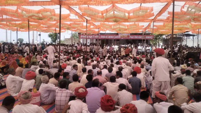 Sirohi: कृष्णावती नदी में बजरी खनन के विरोध में धरना पांचवे दिन भी जारी 2 कृष्णावती नदी