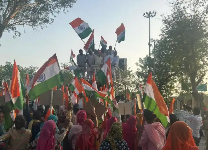 भव्य तिरंगा यात्रा