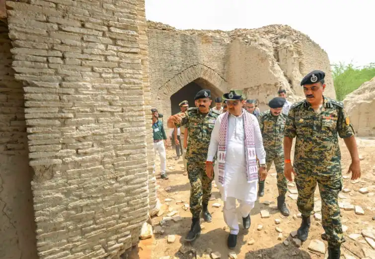 CM Bhajan Lal Sharma ने मां तनोट राय के किए दर्शन, सरहदी किशनगढ़ फोर्ट को देखा