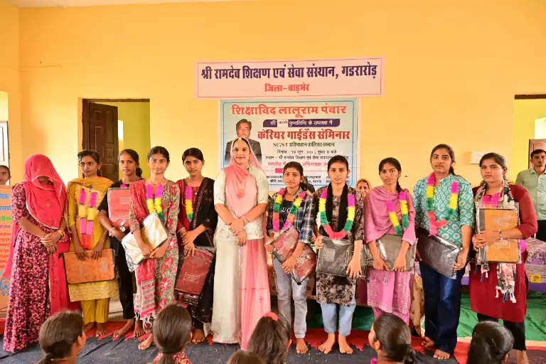 Barmer: बालिका प्रतिभा सम्मान समारोह में गाँव की बेटियों को मिला सम्मान