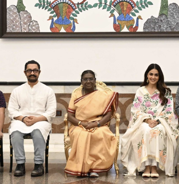 Aamir Khan की फिल्म 'सितारे ज़मीन पर' की स्क्रीनिंग में शामिल हुईं Droupadi Murmu