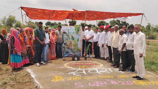 Sojat Road: सवराड़ में वंदे गंगा जल सरक्षण जन अभियान के तहत किया पौधारोपण