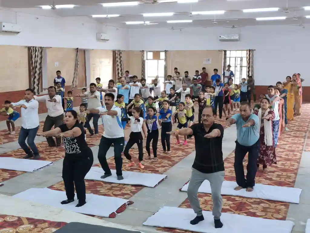 International Yoga Day पर स्केटिंग संघ ने दिया स्वस्थ जीवन का संदेश, नन्हें खिलाड़ियों ने किया 51 योगासनों का अभ्यास
