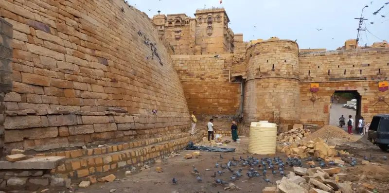 Jaisalmer किले की दीवार पर संकट, बिना अनुमति कार्य से जानमाल का खतरा बढ़ा