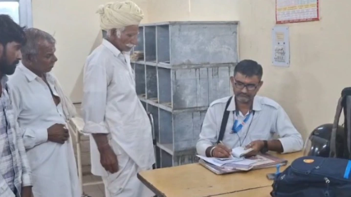 Jodhpur: रेलवे ने ट्रेनों व प्लेटफॉर्म पर गंदगी फैलाने वाले 1500 से अधिक यात्रियों से लिया जुर्माना