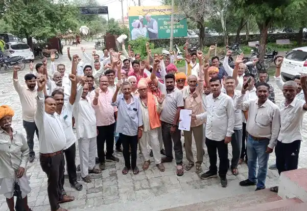 समाज में गहरा आक्रोश