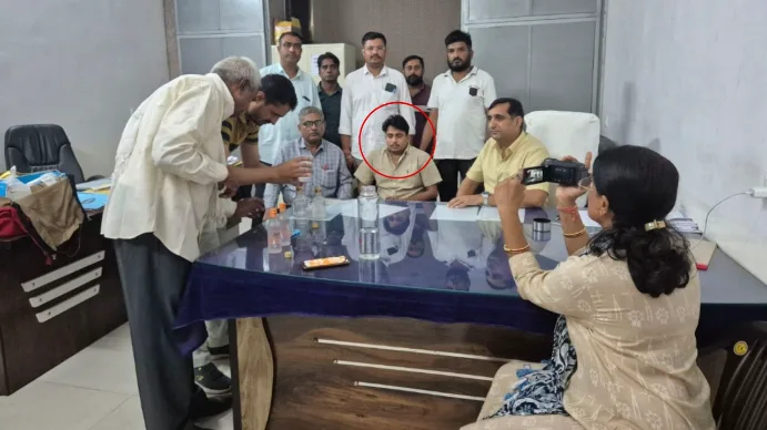 नगर पालिका अधिकारी को रिश्वत लेते ACB ने रंगे हाथों पकड़ा