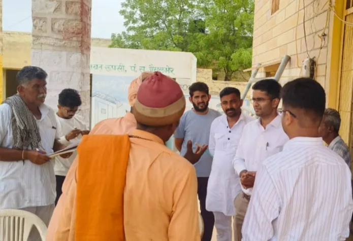 Jaisalmer: जिला कलेक्टर ने शिविरों का निरीक्षण कर व्यवस्थाओं का लिया जायजा