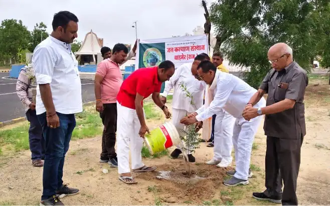 कुशल वाटिका में 400 पौधे लगाने का हुआ आगाज