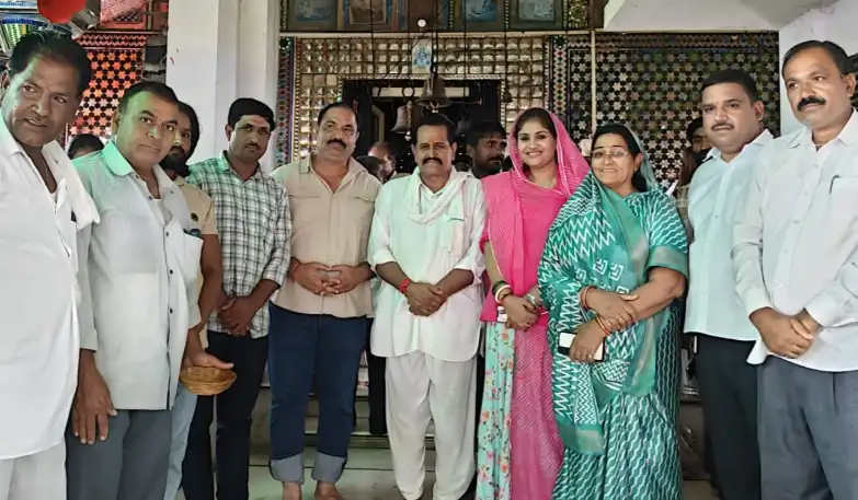 श्रावण मास में MLA Deepti Maheshwari ने किया शिव अभिषेक, महाप्रसादी में श्रद्धालुओं संग लिया भाग