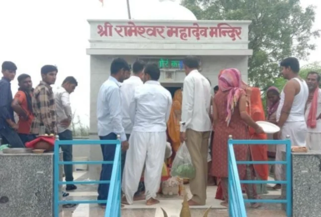 Sanderao: सावन के दूसरे सोमवार पर महादेव मंदिर में उमड़ी श्रद्धालुओं की भीड़