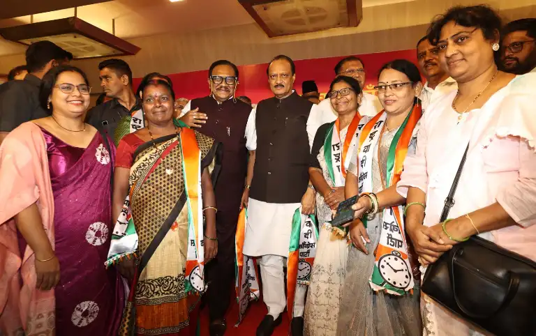 अजित पवार और MLA आत्रम के नेतृत्व में 400 से अधिक लोगों ने थामा NCP का दामन