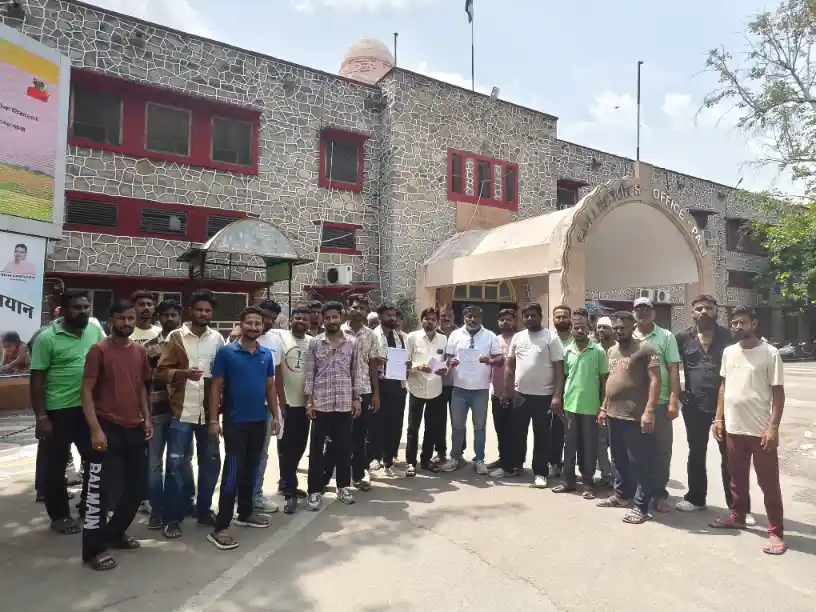 Pali नगर निगम के कचरा गाड़ी चालक से मारपीट के विरोध में सफाईकर्मी हड़ताल पर, पुलिस अधीक्षक को सौंपा ज्ञापन