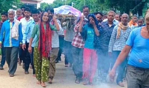 Rajsamand में श्रमिक पिता के शव को 5 बेटियों ने दिया कंधा