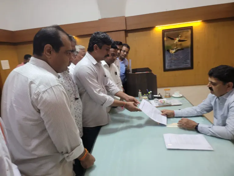 महाराष्ट्र में उत्तर भारतीयों पर हो रहे अत्याचार के विरोध में सीरवी समाज ने सौंपा राष्ट्रपति के नाम ज्ञापन