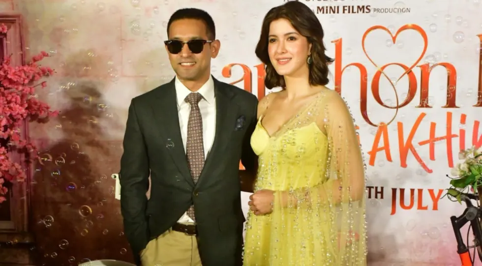 'Aankhon ki Gustaakhiyan' में Shanaya Kapoor का दिल छू लेने वाला डेब्यू, Vikrant Massey संग बनी खास जोड़ी