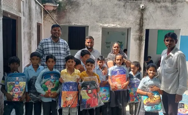 Rajsamand: मादड़ा स्कूल में भामाशाह ने भेंट की 6 लाख की सामग्री, खिले बच्चों के चेहरे