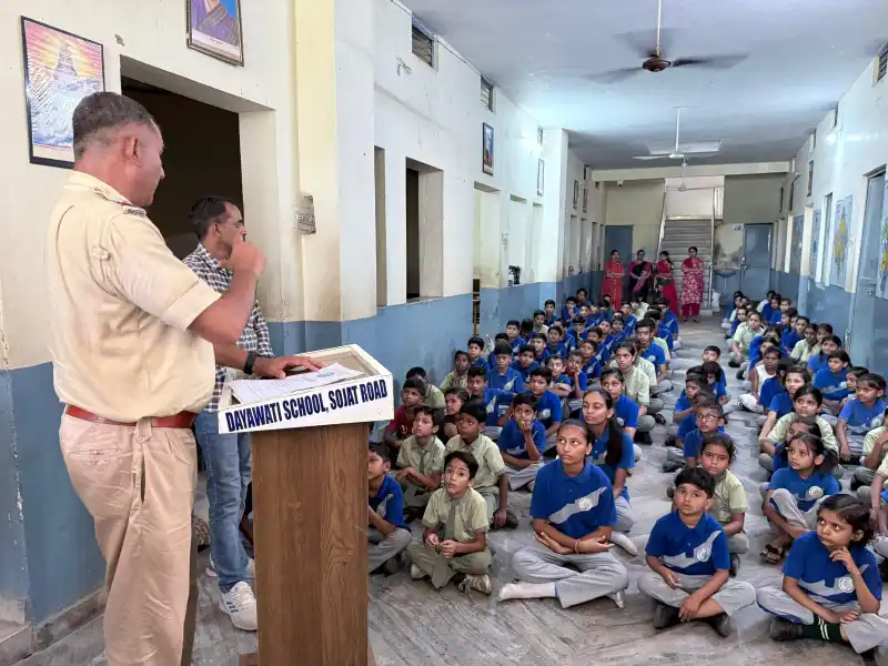 Sojat Road: पुलिस ने छात्रों को दी साइबर क्राइम से बचाव की जानकारी