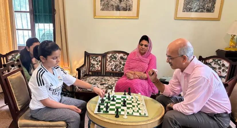 Rajsamand : विश्व शतरंज दिवस पर सांसद महिमा कुमारी और विधायक विश्वराज ने कियाना परिहार संग खेली बाजी