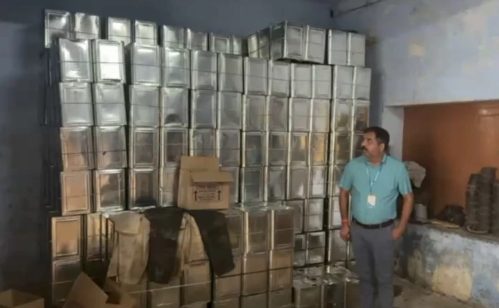 Pali में बिना लाइसेंस चल रही फैक्ट्री से 3200 लीटर तेल जब्त