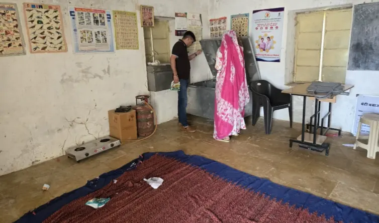 Jaisalmer: आंगनबाडी केंद्र ओर पोषाहार सप्लाई सेंटर का निरीक्षण कर 6 खाद्य पदार्थो के लिए नमूने
