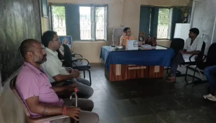 Rajsamand: कोटडी विद्यालय मे पीने के पानी की समस्या को लेकर ग्रामीणों से हुई वार्तालाप