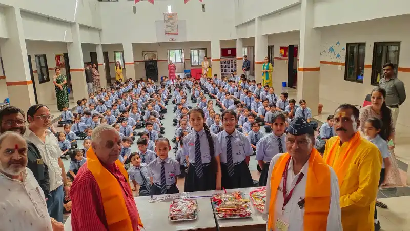 Bhilwara: स्कूल के बच्चों ने सैनिकों को भेजे रक्षासूत्र