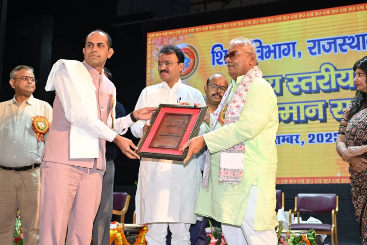 Rajsamand : "राज्य स्तरीय शिक्षक सम्मान से नवाजे गए Mukesh Pal Singh" 4 WhatsApp Image 2025 09 05 at 6 1