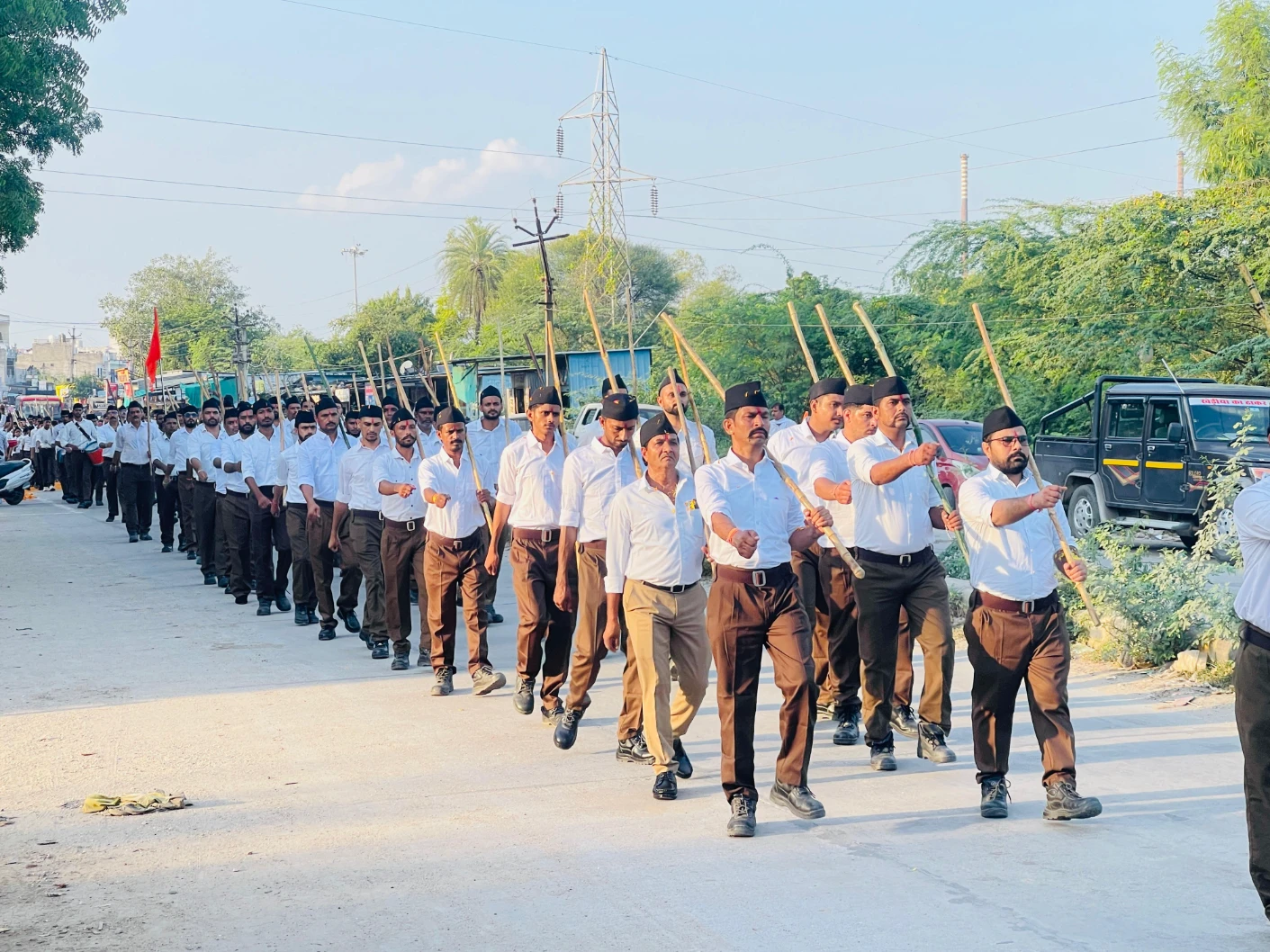 Rajsamand : दरीबा में निकला पथ संचलन, नागरिकों ने पुष्प वर्षा कर किया स्वागत 4 WhatsApp Image 2025 09 15 at 1