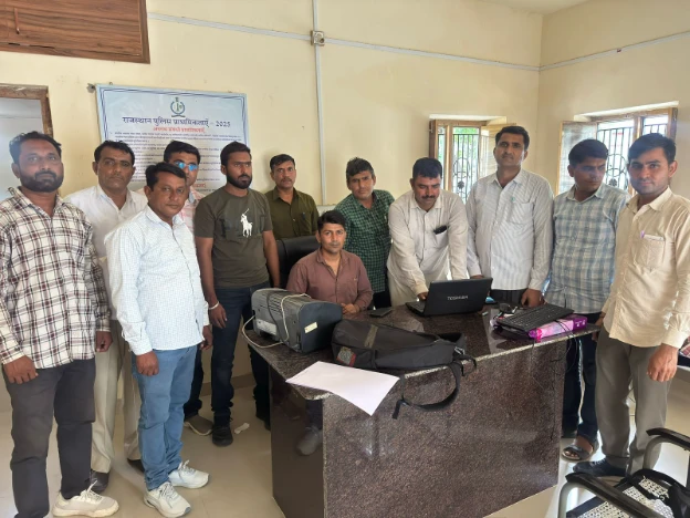 Barmer में पटवारी दिनेशकुमार 2000 रु. की रिश्वत लेते रंगे हाथों गिरफ्तार 4 WhatsApp Image 2025 09 17 at 7