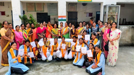 Bhilwara : गुलमंडी विद्यालय की संजना माली ने 17 वर्ष ताइक्वांडो में प्राप्त किया स्वर्ण पदक 18 WhatsApp Image 2025 09 18 at 5 6