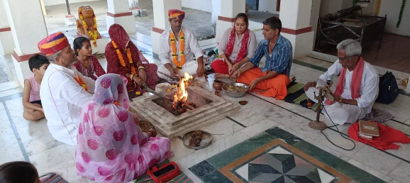 Sanderao : दुर्गाष्टमी पर अम्बिका मंदिर में भव्य अनुष्ठान, भक्तों ने हवन-यज्ञ में दी आहुतियां 3 WhatsApp Image 2025 09 30 at 12 3